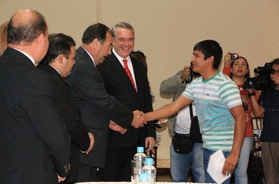 entrega de becas – eby