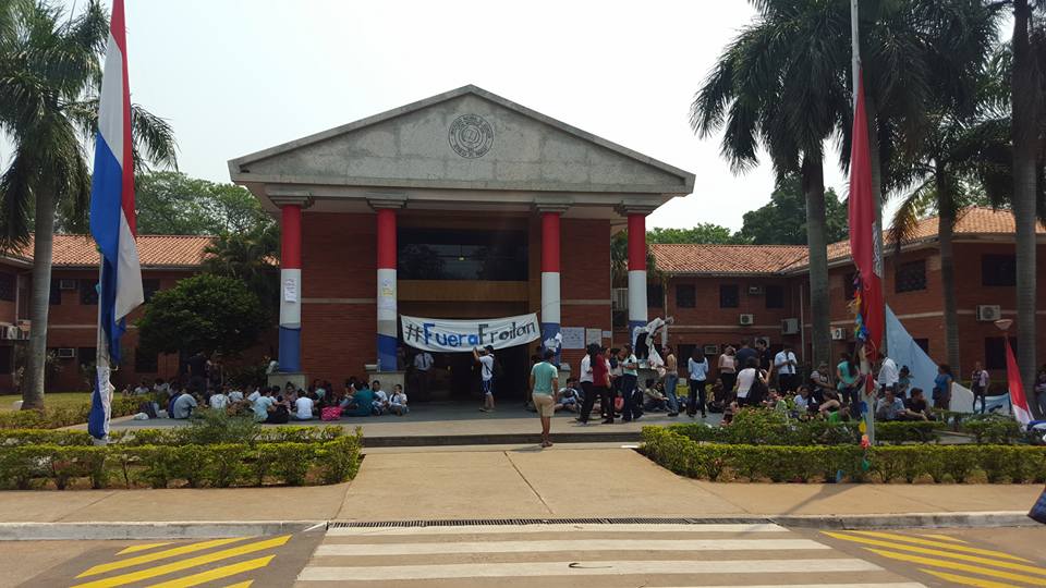 rectorado_estudiantes_UNA_manifestacion