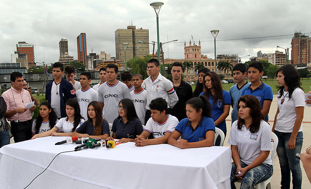 ESTUDIANTTES CONFERENCIA