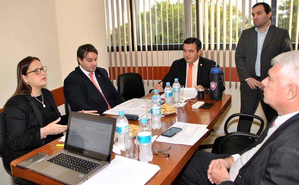 reunión de Petta con programa de testigo