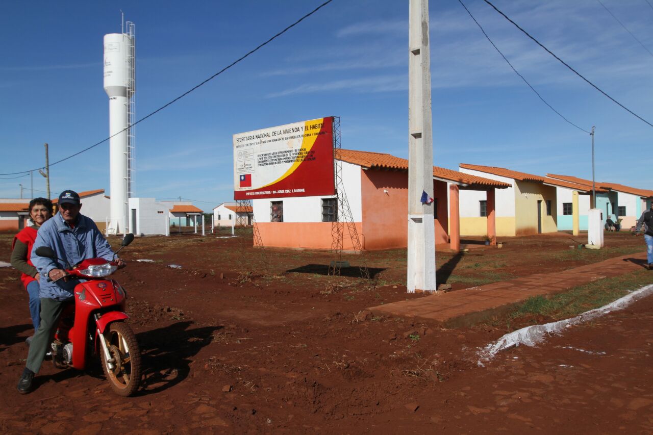inauguracion de viviendas- itapua