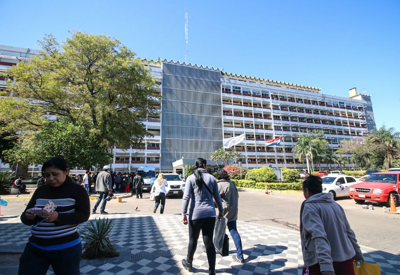 fachada del Hospital central del IPS
