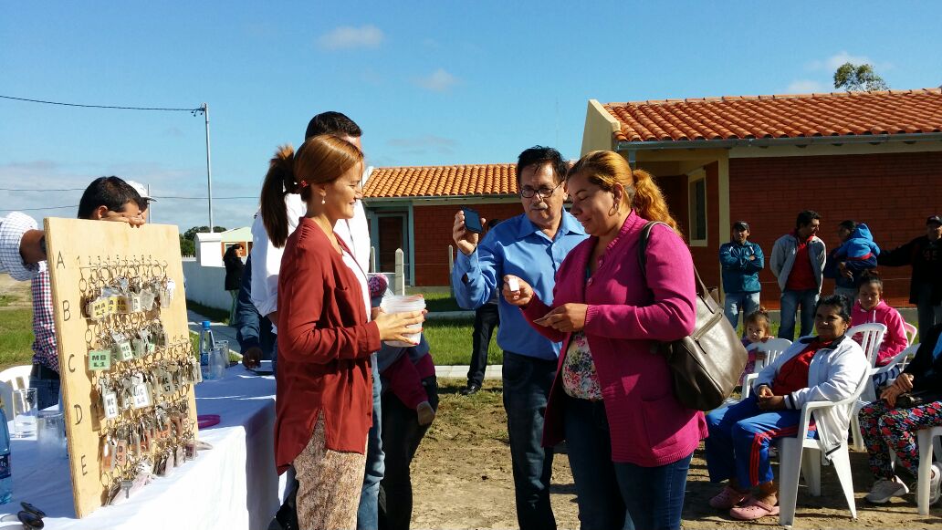 senavitat-soledad-entrega-llaves-viviendas-ñeembucu