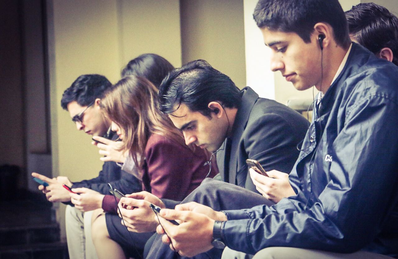 celulares- jovenes- comunicacion digital
