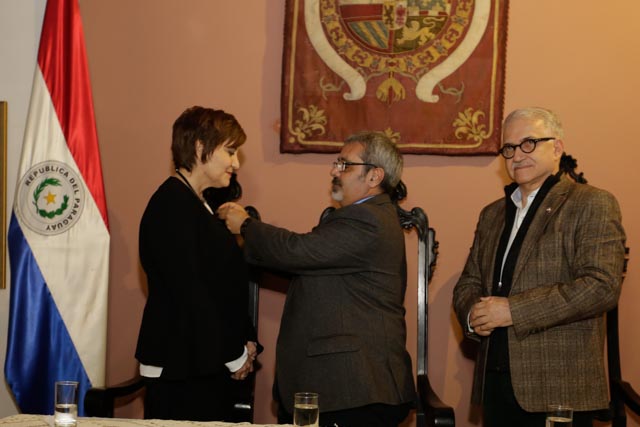 BERTA ROJAS PREMIO CARLOS COLOMBINO