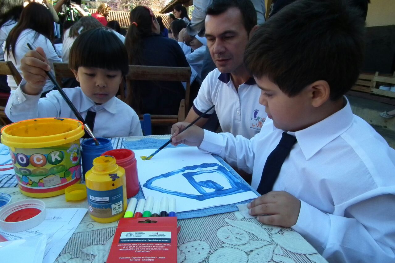 estudiantes validan kits escolares 1