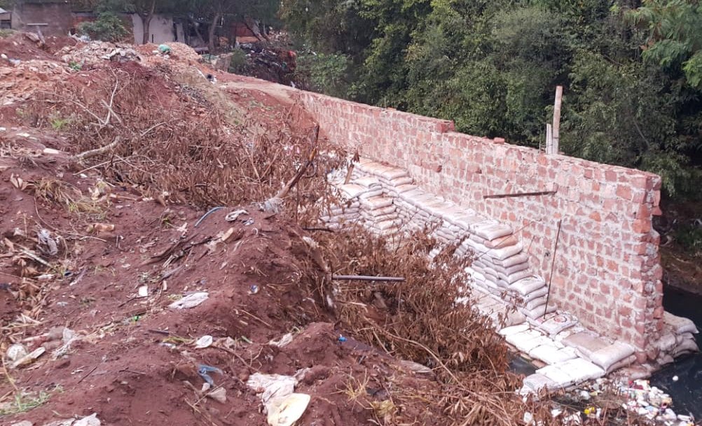muro-arroyo-lambare