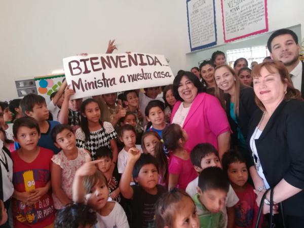 visita- ministra- centro de ayuda