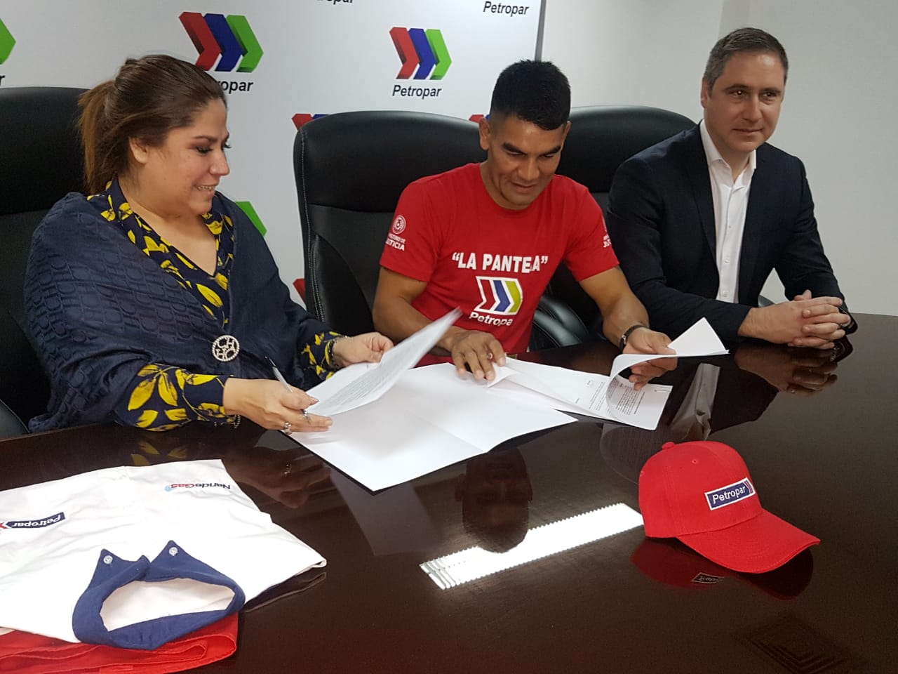 Firma contrato de trabajo para Moray (4)