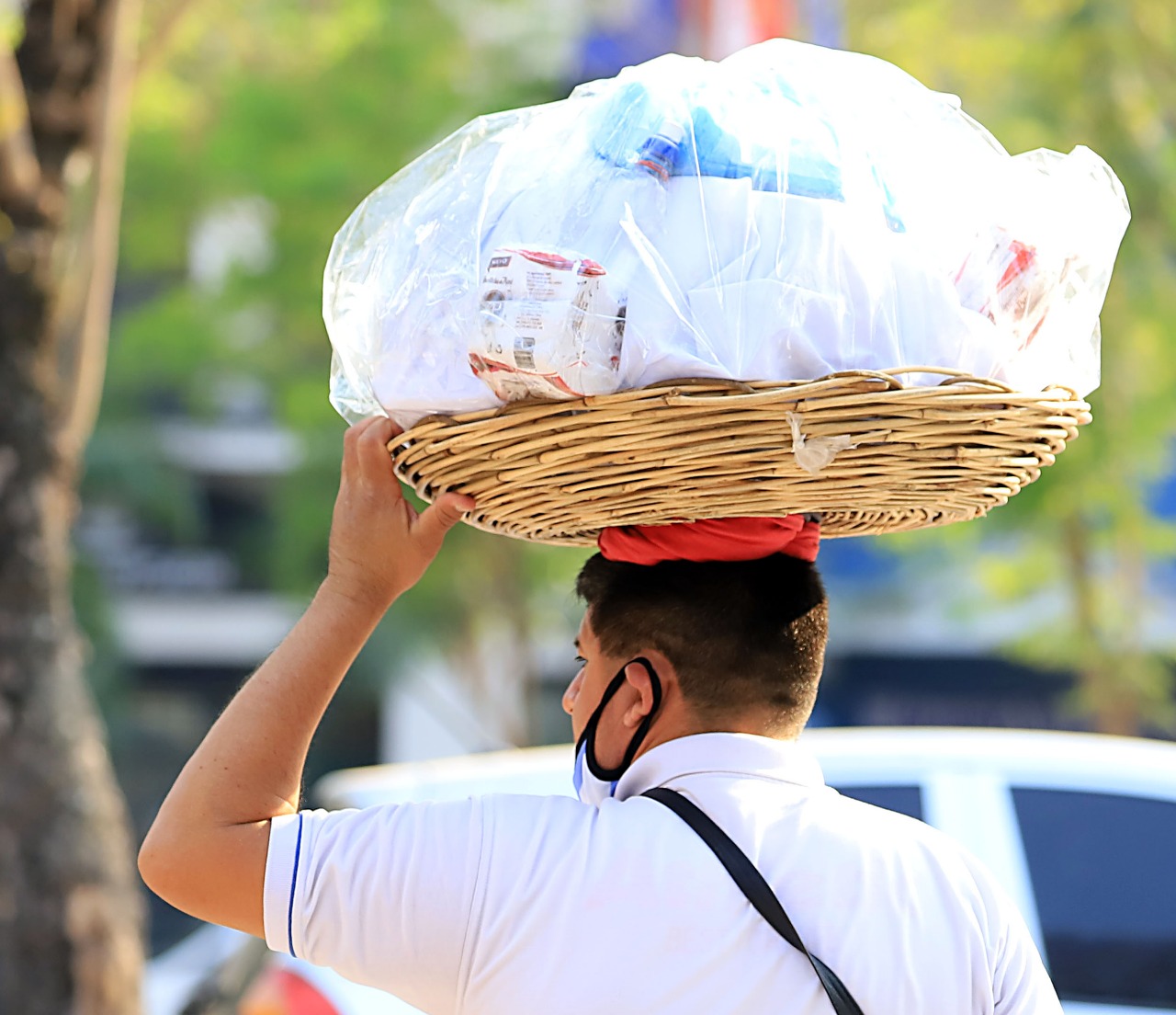 Chipero – calle – tapabocas-trabajador-informal-pytyvo