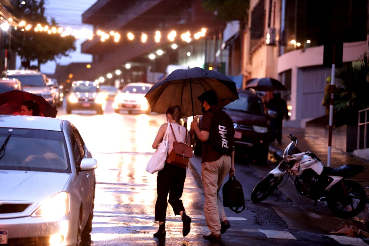 Anuncian que sistema de tormentas persiste y se extiende sobre gran parte del país este miércoles