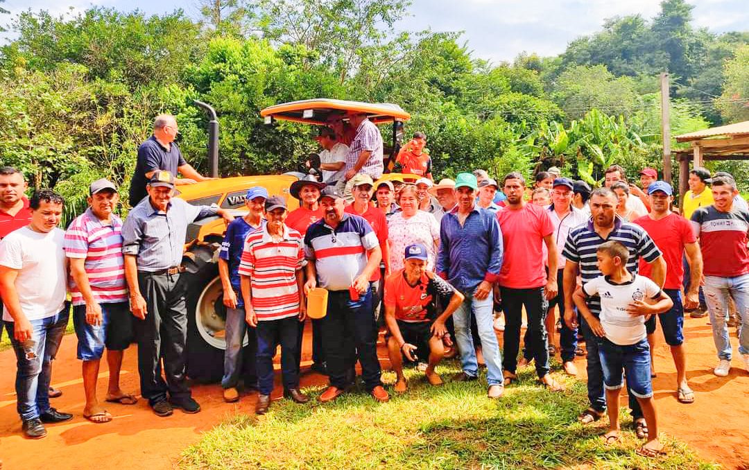 campo-pequeños-productores-tractor-familias-campesinas-rural