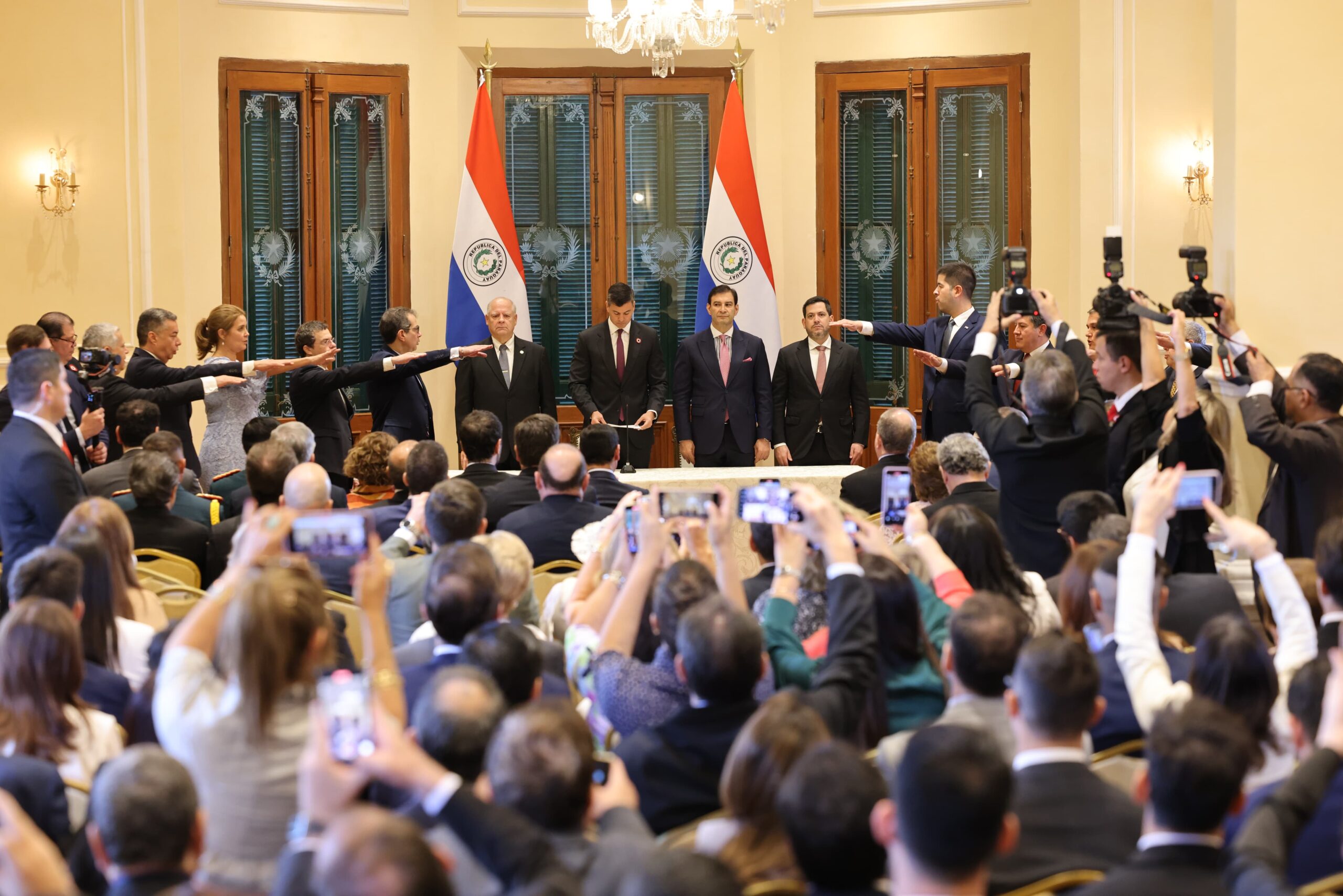 En Palacio de Gobierno juraron nuevos embajadores Juramento de nuevos embajadores