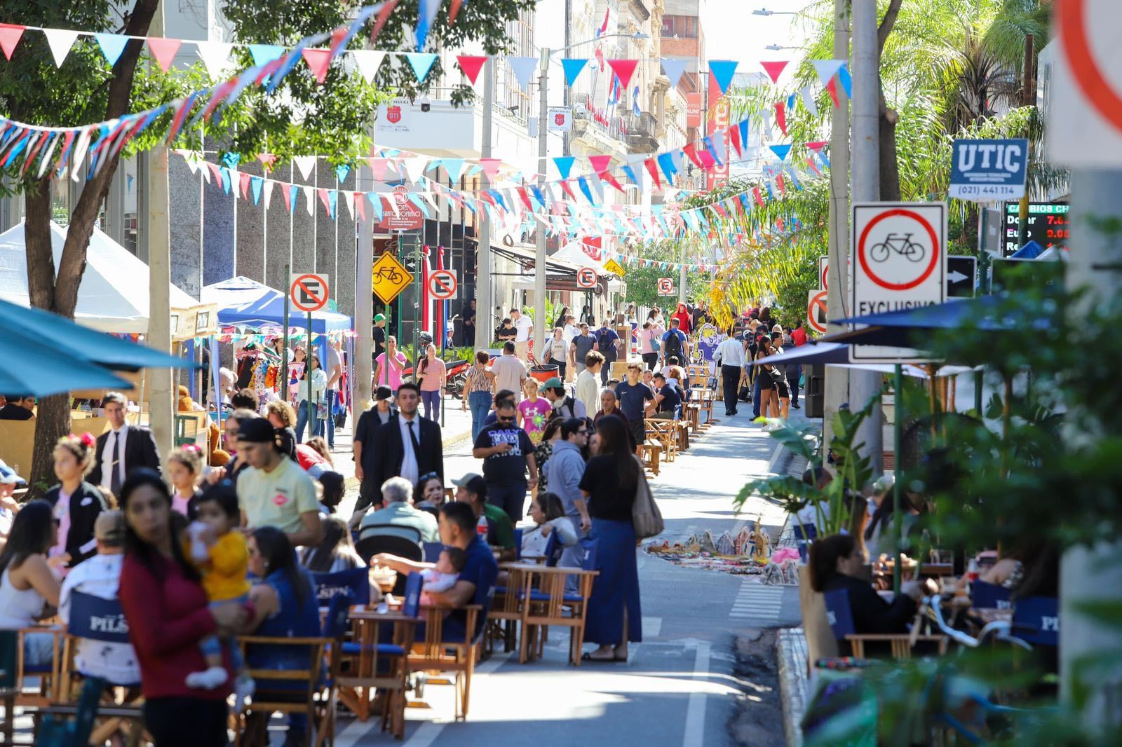 feria-palmear-gente-calle-turismo-microcentro-centro-historico-palma