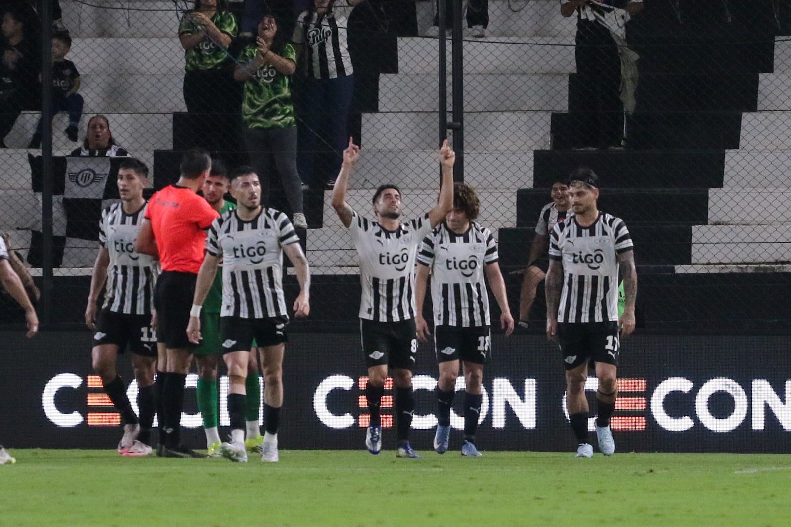 En un partidazo, Libertad derrota a Olimpia y lo frena en el torneo Apertura