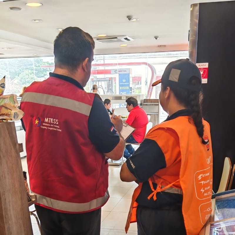 Refuerzan controles laborales en estaciones de servicio de Asunción