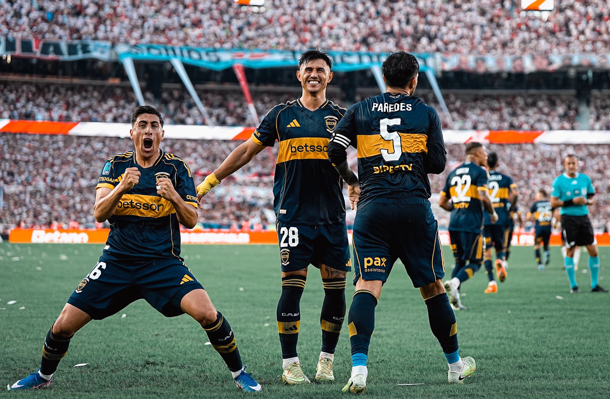 Con Adam Bareiro de titular, Boca Jrs. vence a River Plate en el superclásico argentino