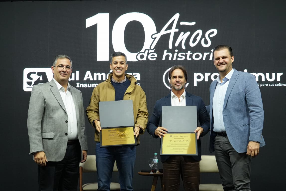 Presidente resalta condiciones y oportunidades que brinda el Paraguay en visita a polo agroindustial del este