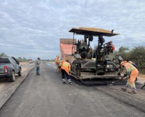 Avance clave del Corredor Bioceánico que suma sus primeros 10 km de base asfáltica en el Lote 1 en Mariscal Estigarribia