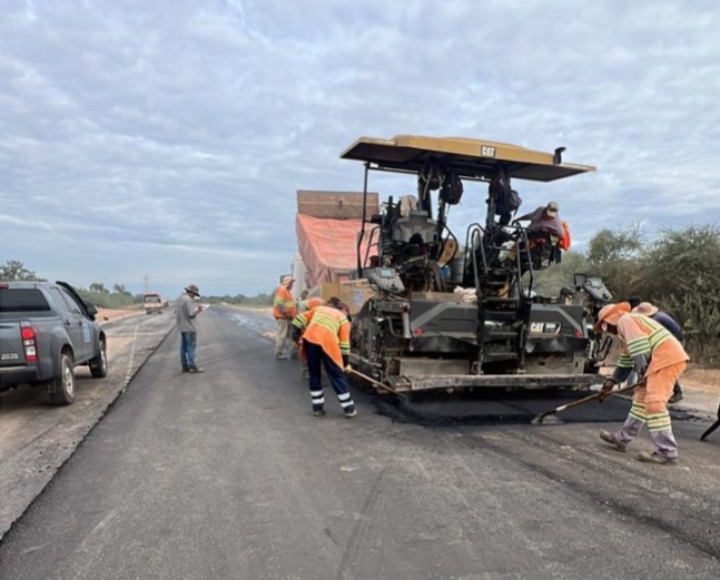 Avance clave del Corredor Bioceánico que suma sus primeros 10 km de base asfáltica en el Lote 1 en Mariscal Estigarribia