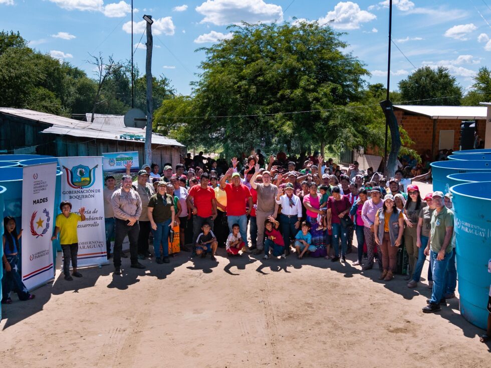 Mades inicia acciones en Ebetogué con entrega de tanques para almacenamiento de agua