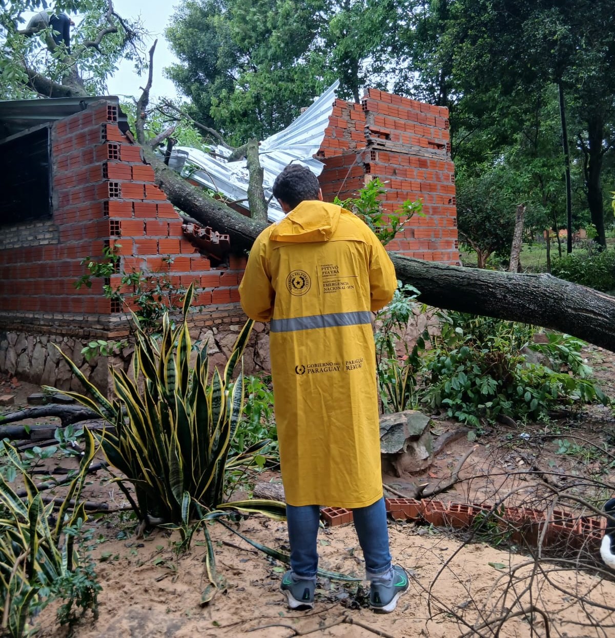 SEN confirma que temporal dejó más de 100 familias damnificadas en Ñeembucú, Paraguarí y Capital
