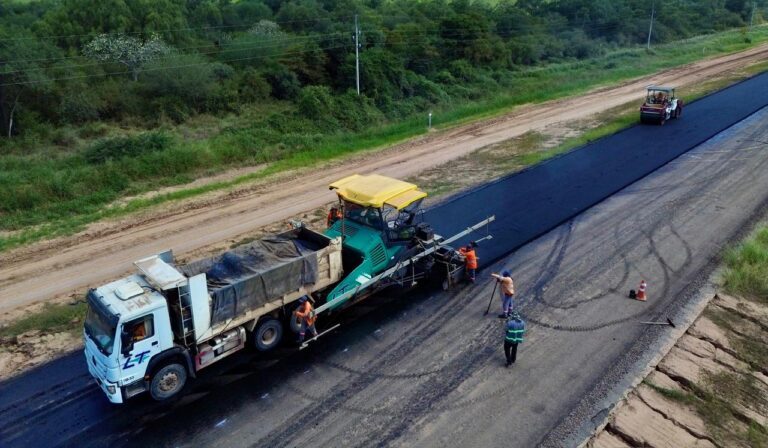 Ruta Bioceánica ya vierte asfalto en todos los lotes y se encamina a su conclusión para enero del 2027