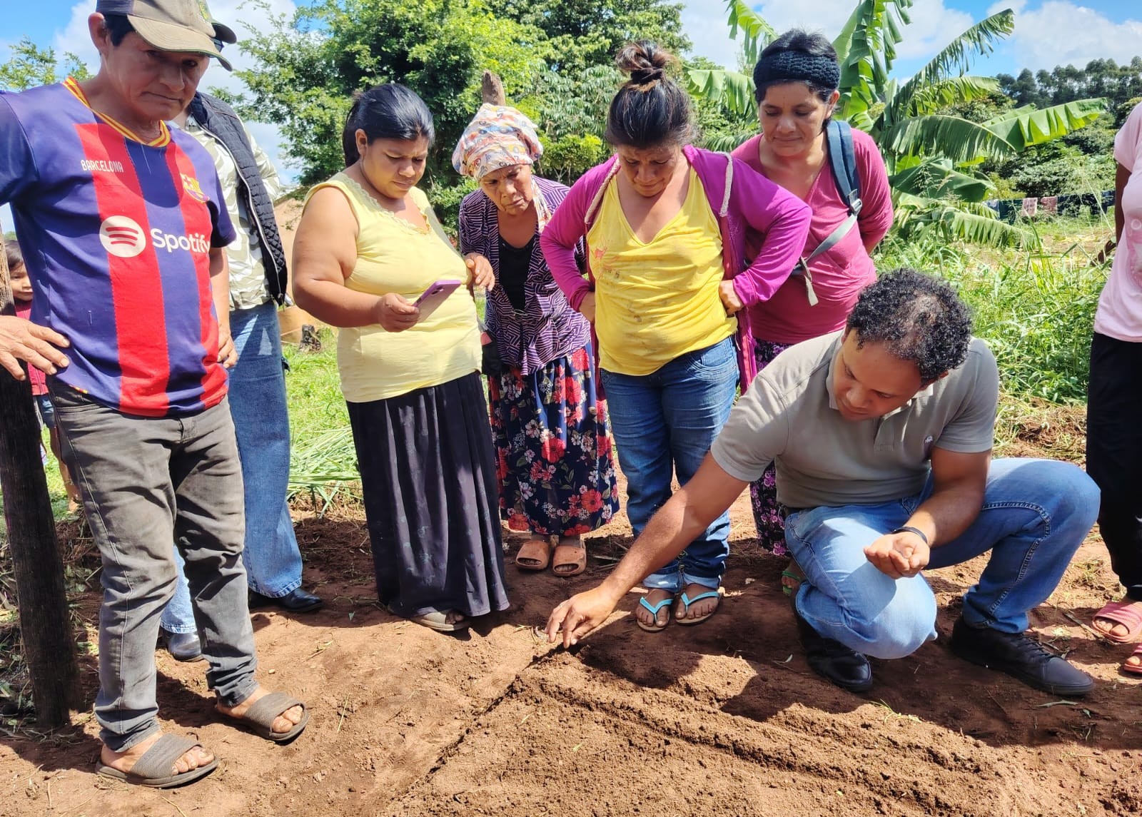 Capacitan a comunidades indígenas de Caaguazú en producción de cebolla