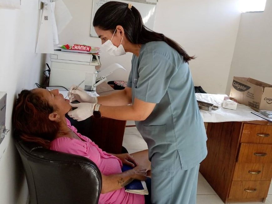USF Santa Ana crea club de embarazadas con enfoque en salud bucodental
