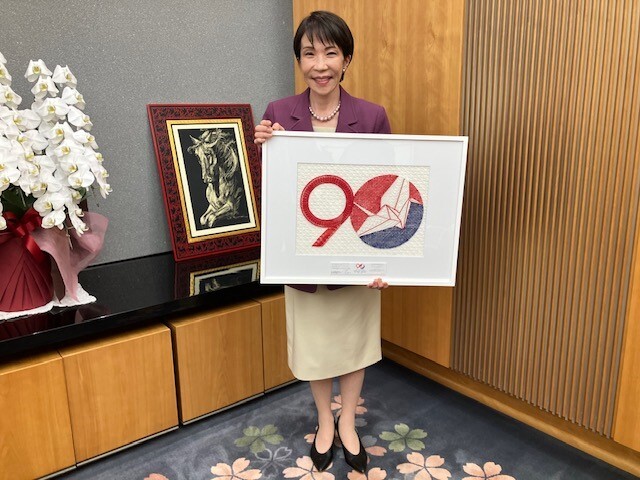 Entregan pieza de ñandutí en Japón por los 90 años de la inmigración japonesa al Paraguay