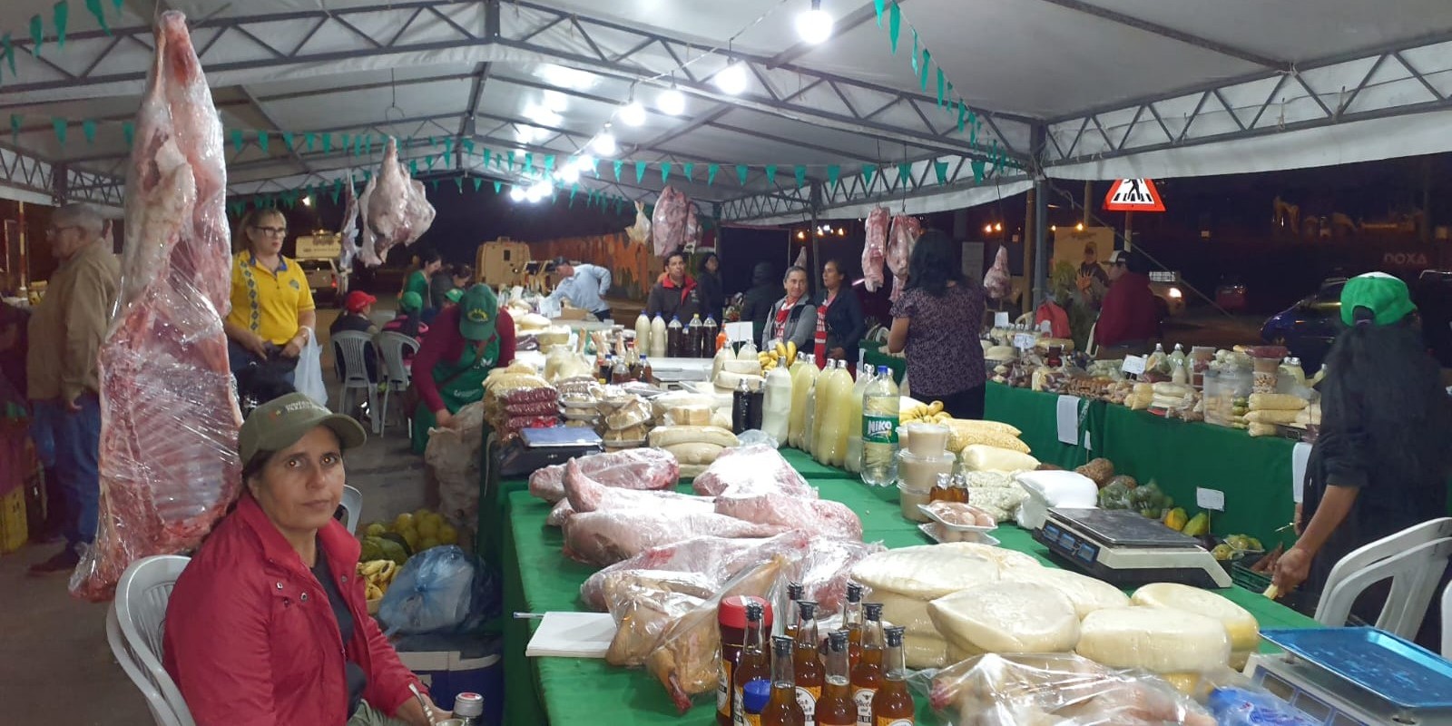 Casi 1.000 familias se benefician con feria de productos frescos del campo en la Costanera de Asunción