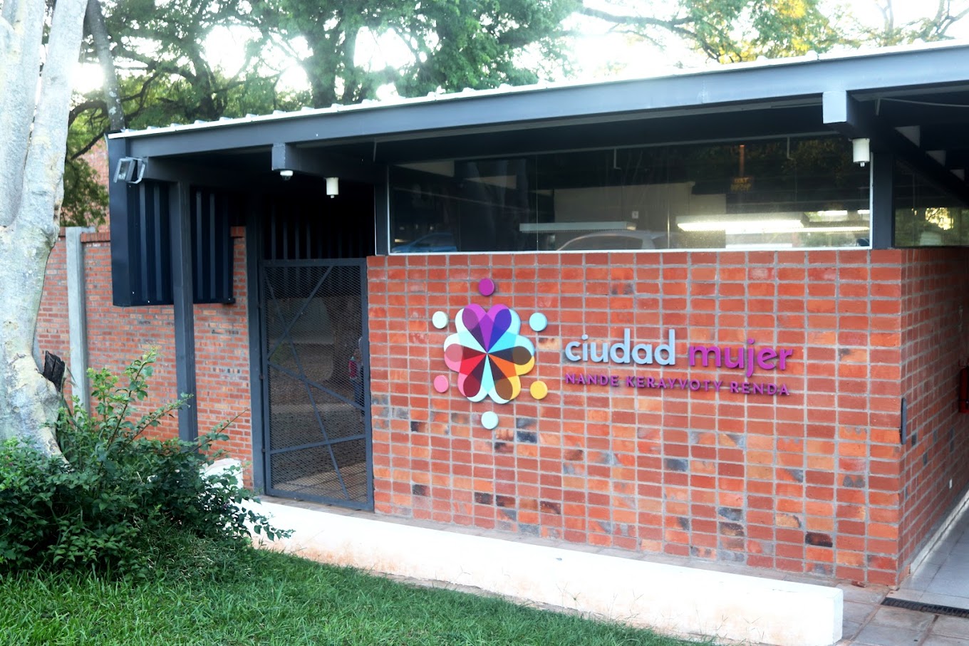 Ciudad Mujer ofrece atención integral para niños, niñas y adolescentes en Villa Elisa