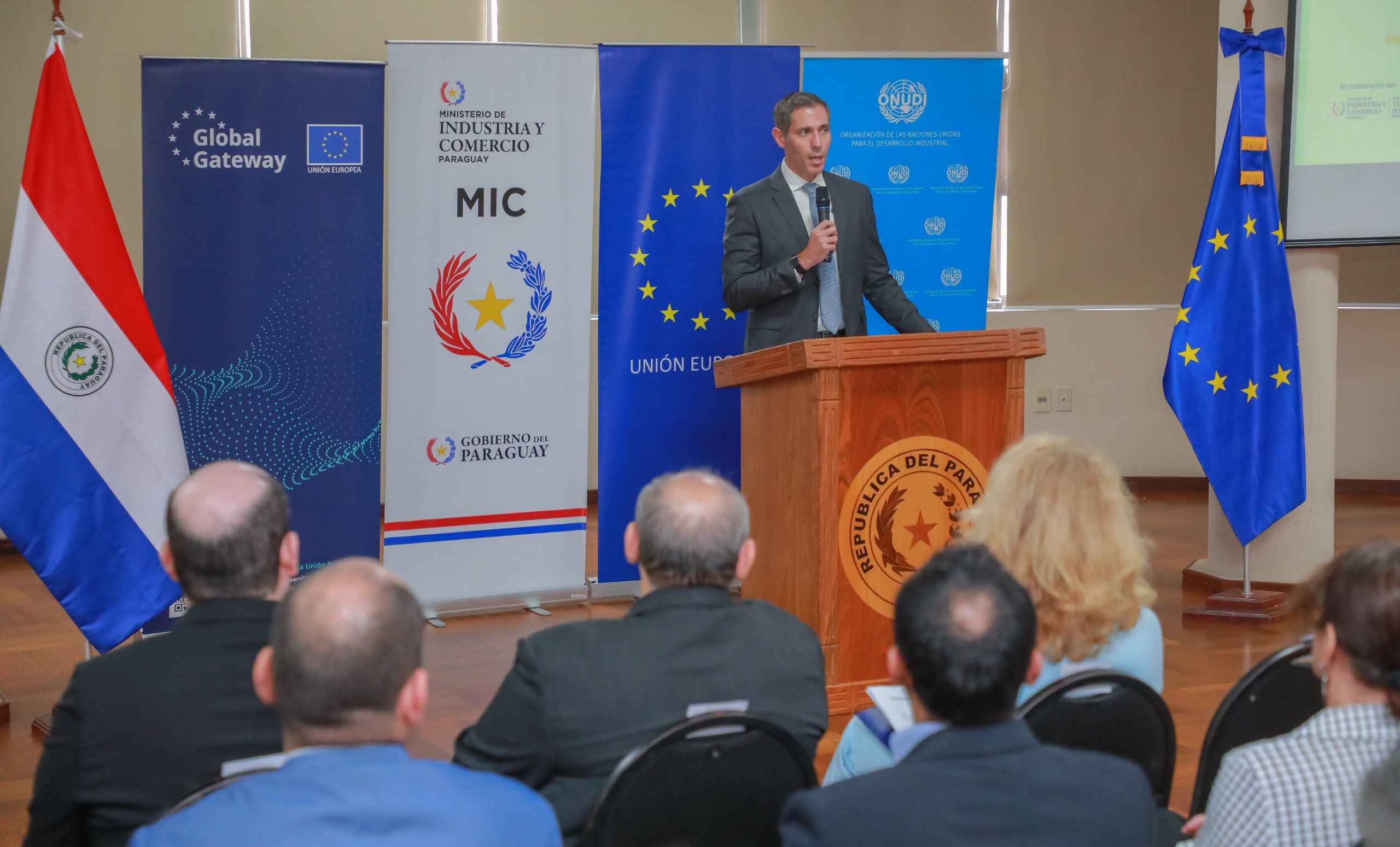 Gobierno lanza programa que apunta a fortalecer competitividad y calidad de la agroindustria nacional