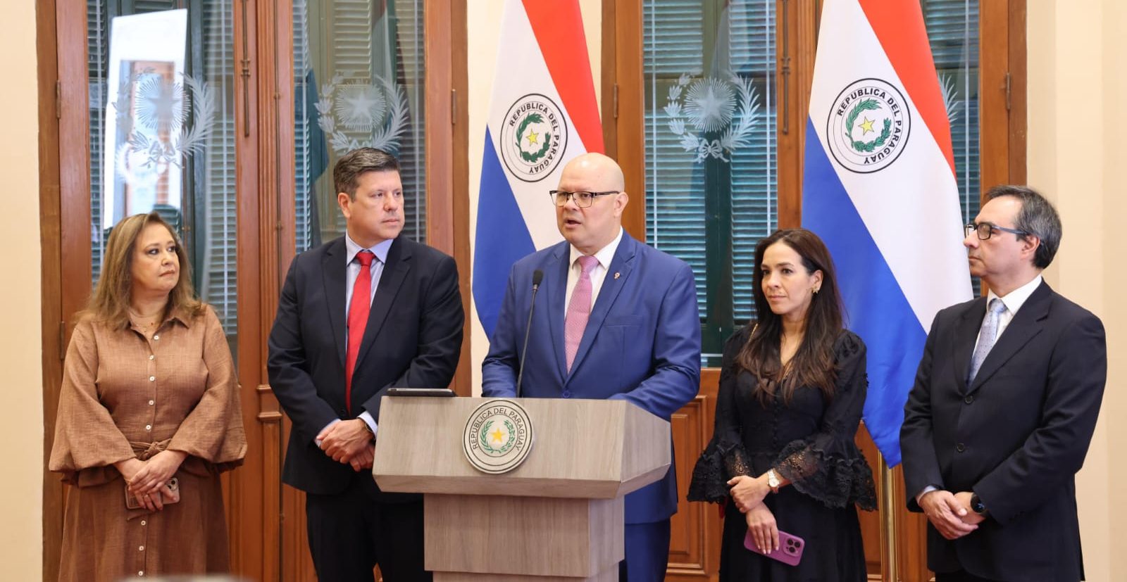 Ministro garantiza pago de deudas y recursos para programas que beneficien directamente a la gente