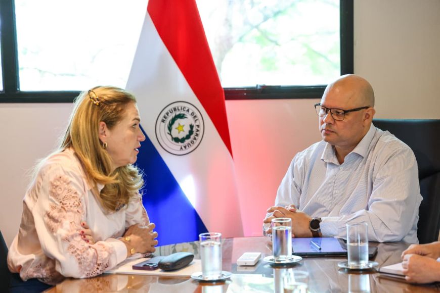 Ministerios de Economía y Salud coordinan procesos administrativos para garantizar provisión de medicamentos