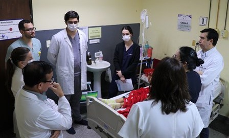 Médicos extranjeros deberán gestionar la nacionalización para ser readmitidos, indicó la ministra Barán