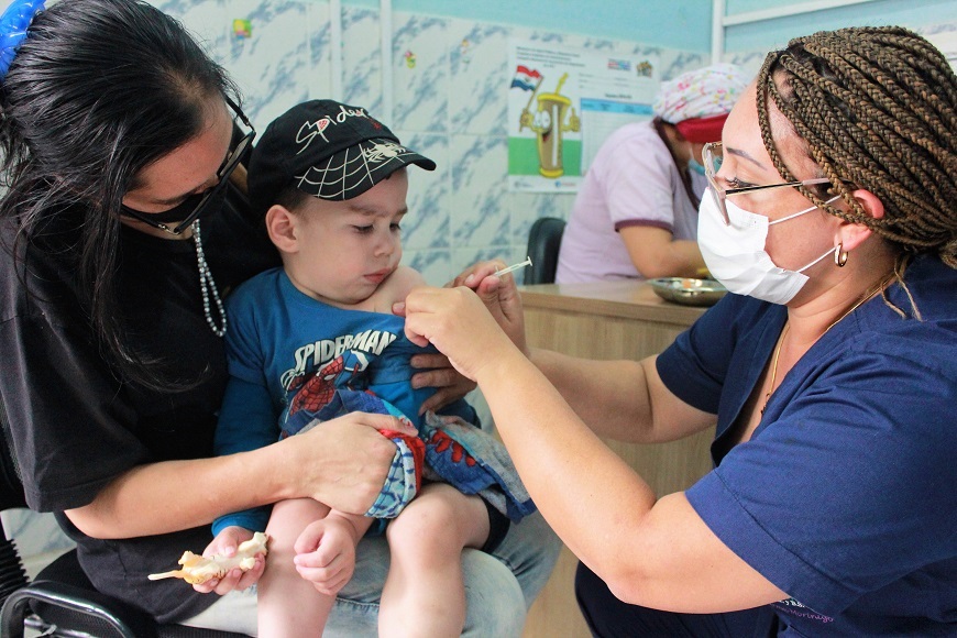 Inician segunda etapa de vacunación contra la influenza dirigida a bebés de 6 a 35 meses de edad