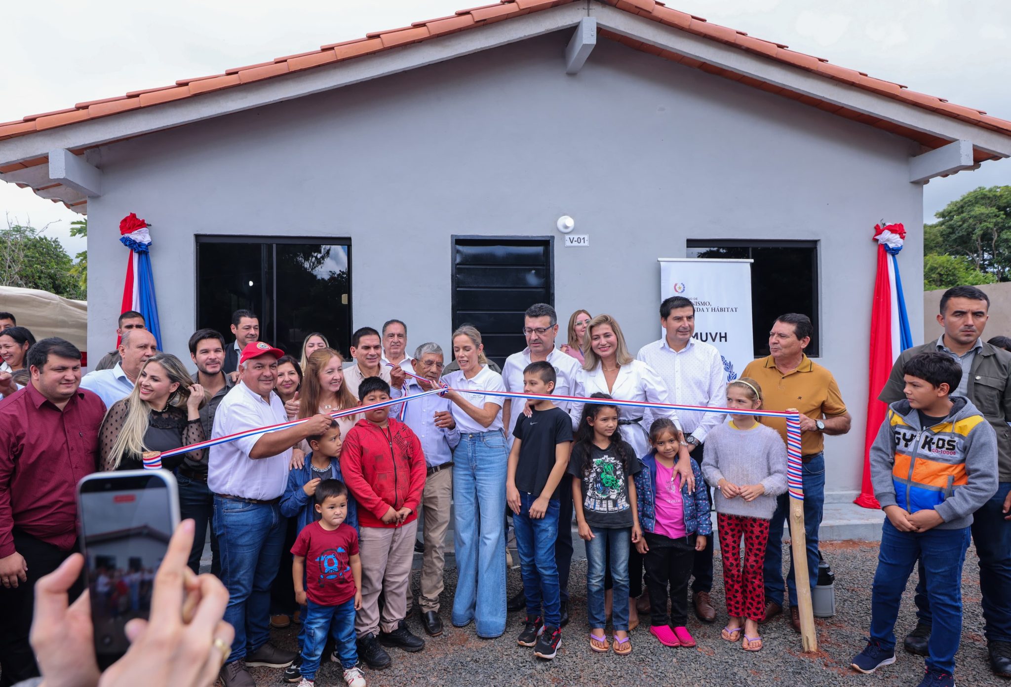 Familias de San Pedro inauguran viviendas y Gobierno supera las 31.000 entregadas en todo el país