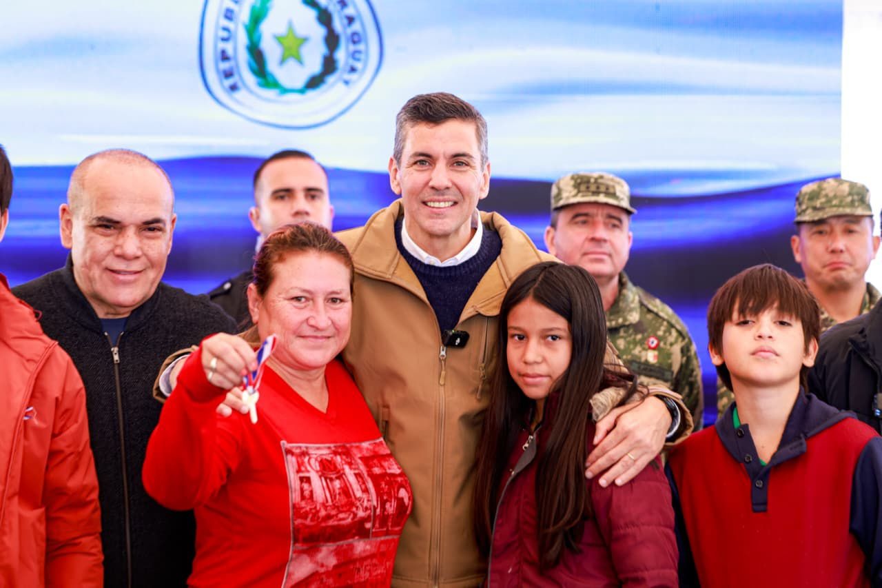 familias-viviendassociales-gobiernodelparaguay-muvh-santiagopeña-604viviendassociales