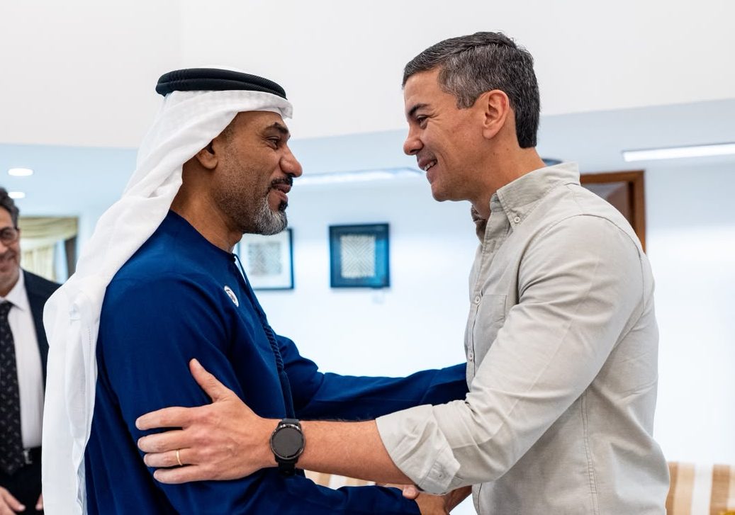 santiago peña y Humaid Obaid Abushibs, Presidente de la Autoridad de Rendición de Cuentas de los Emiratos Árabes Unidos
