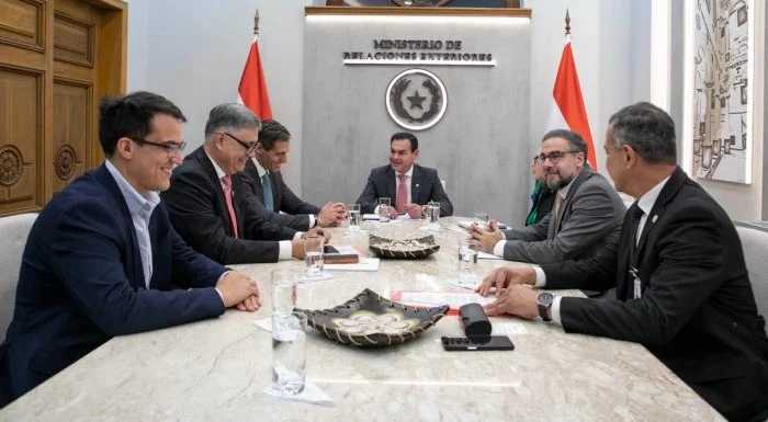 reunion canciller con mic y ande